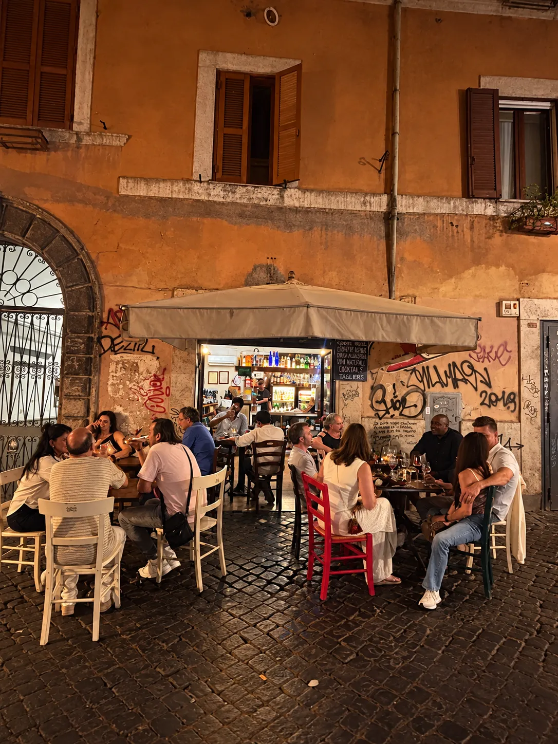 Un calice sul tavolo